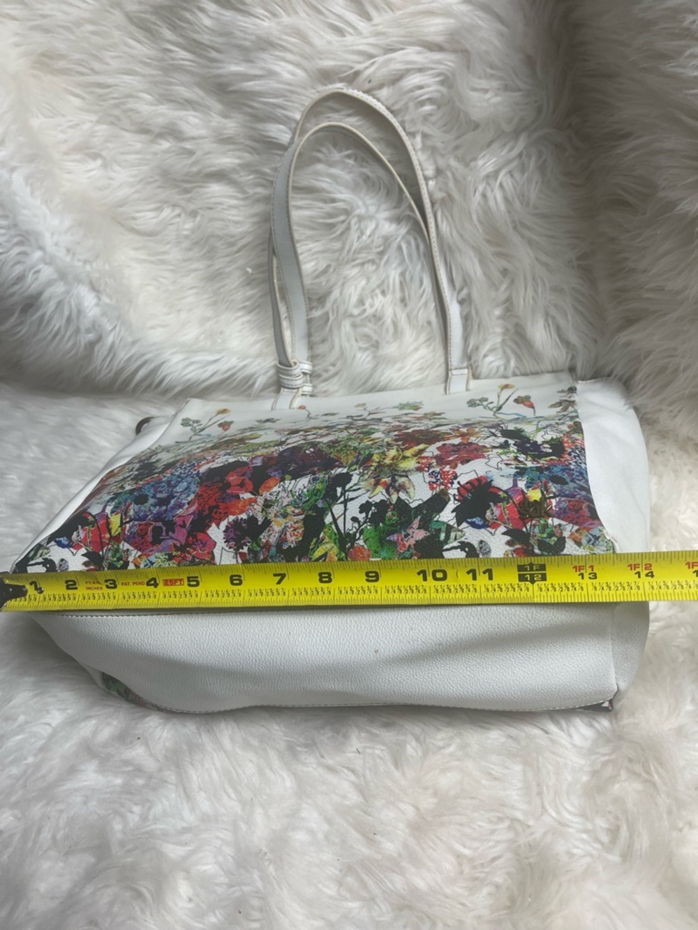 The SAK synthetic White Floral Print Tote Bag - Elegant Everyday Carry - Picture 5 of 10
